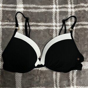 La Vie en Rose Aqua Black & White Bikini Top – Classic & Chic 🏖️